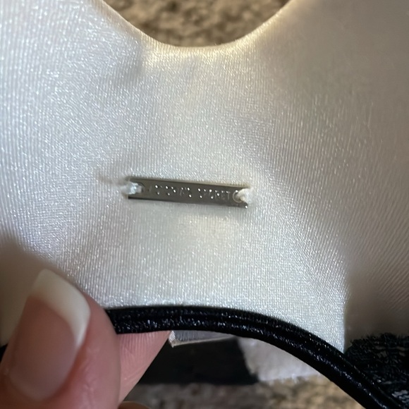 Victoria’s Secret Bra - Picture 3 of 13